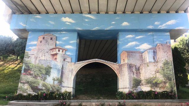 Başakşehir’de gri duvarlar grafiti ile renkleniyor