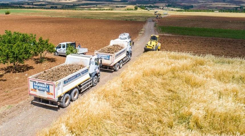 Şahinbey’de tarlalara yol açılıyor