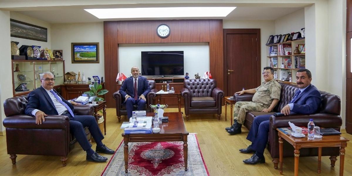 MŞ&Uuml; Rekt&ouml;r&uuml; Prof. Dr. Polat&rsquo;tan Vali G&uuml;nd&uuml;z&ouml;z ve Belediye Başkanı Asya&rsquo;ya ziyaret