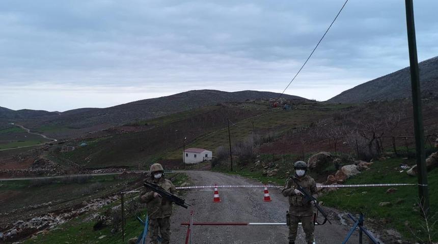 Güvenlik korucusunun testi pozitif çıktı, köy karantinaya alındı
