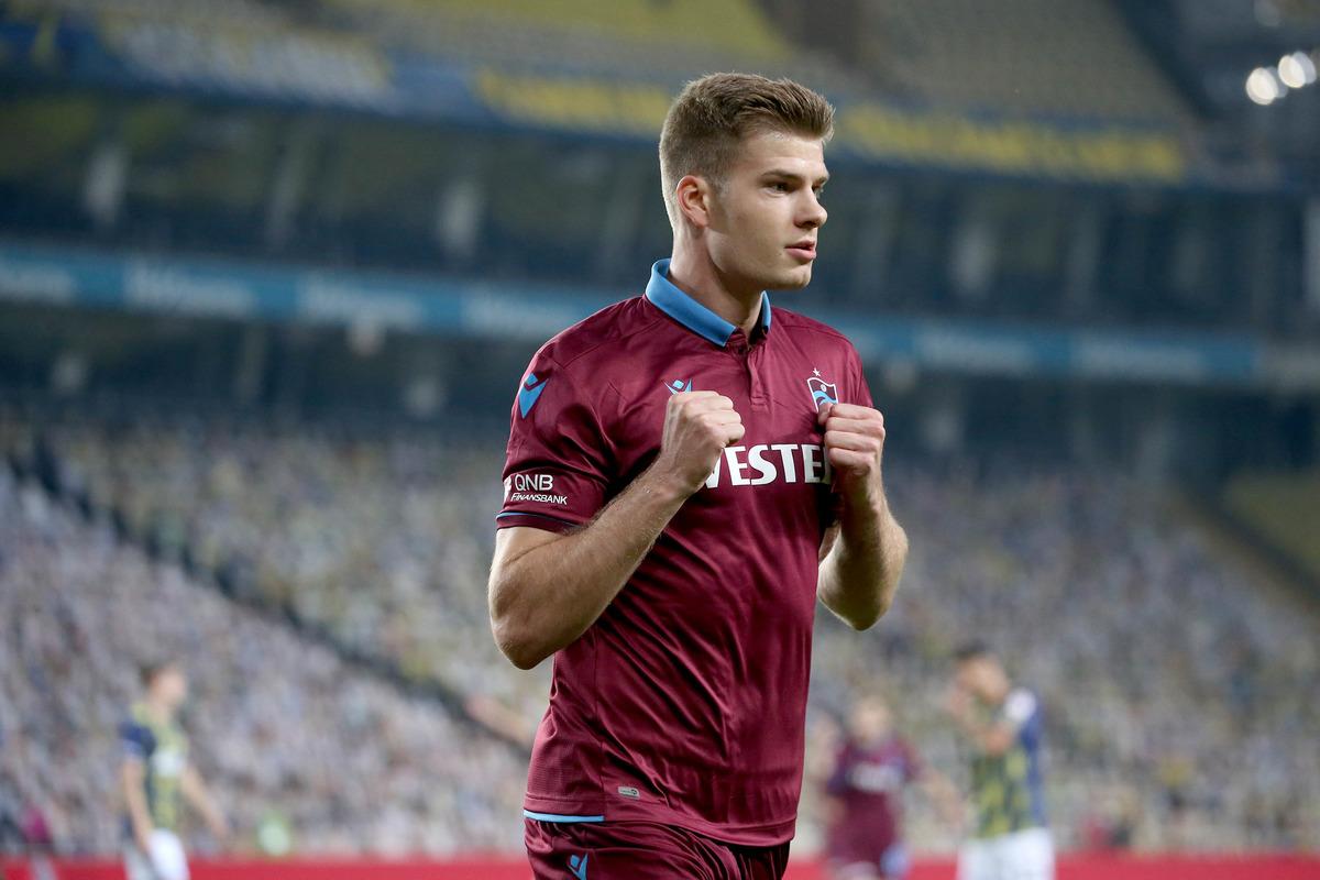 Fenerbah&ccedil;e, 23 yıl aradan sonra evinde Trabzonspor'a yenildi