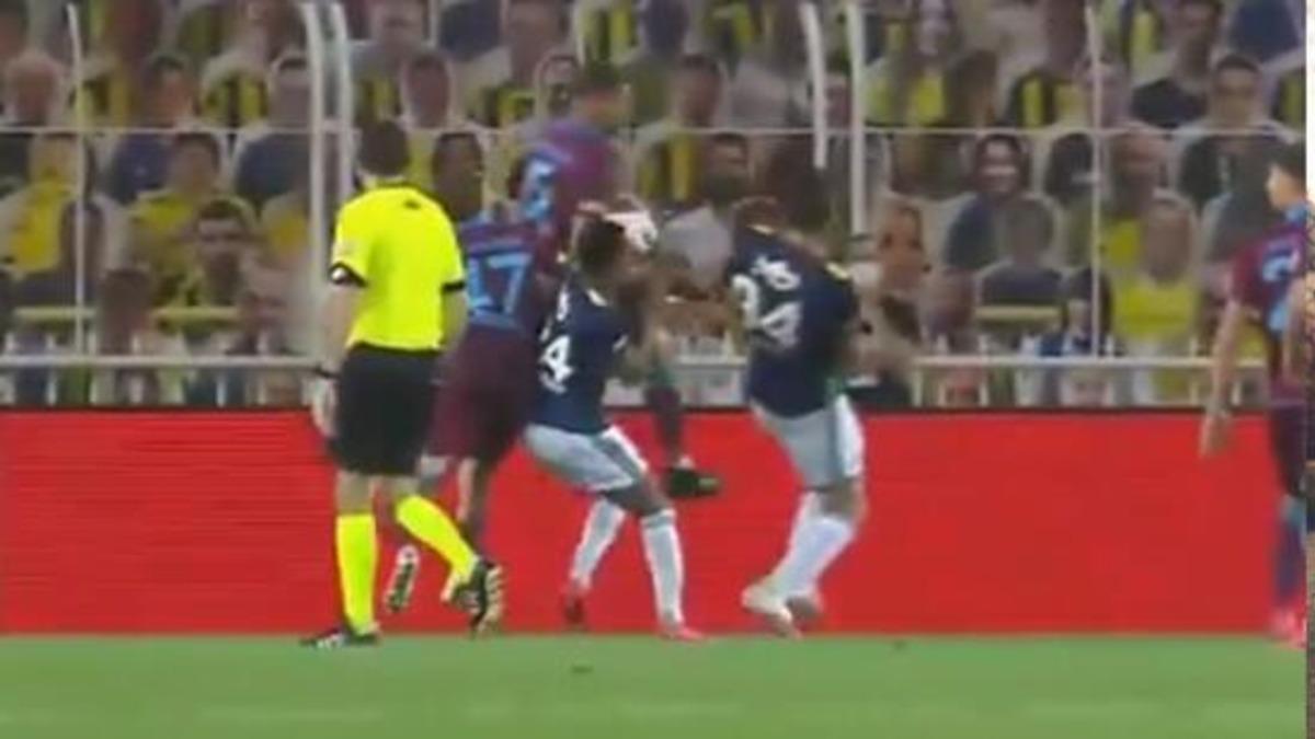 Fenerbah&ccedil;e - Trabzonspor ma&ccedil;ında penaltı tartışması