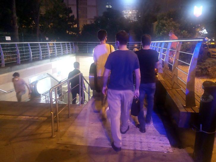 İstanbul metrosunda korku dolu anlar! Genç kız kendini raylara attı G2