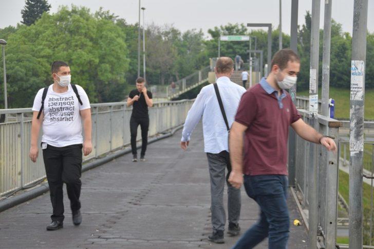 E-5 ile metrobüs duraklarında araç ve vatandaş yoğunluğu G5