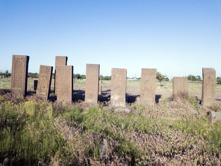 Normalleşme süreciyle Selçuklu Mezarlığı’nda ziyaretçi yoğunluğu G3