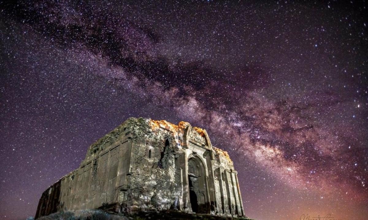 (&Ouml;zel) Bin 700 yıllık kilise, ilk kez gece fotoğraflandı