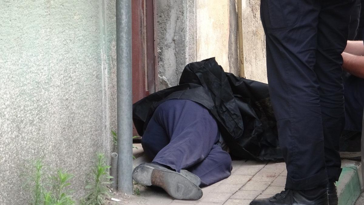 Silahlı kavganın ortasında kalan kişi hayatını kaybetti