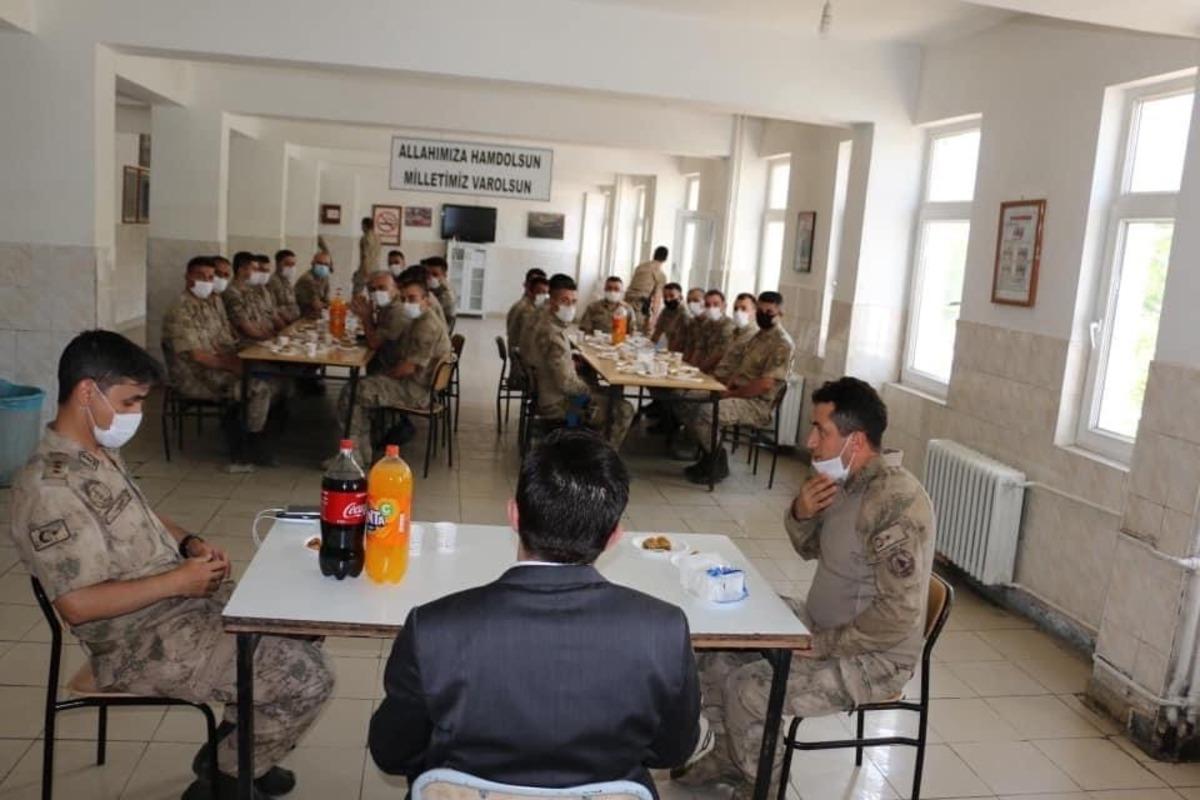 Kaymakam K&ouml;leoğlu&rsquo;ndan askerlere ziyaret