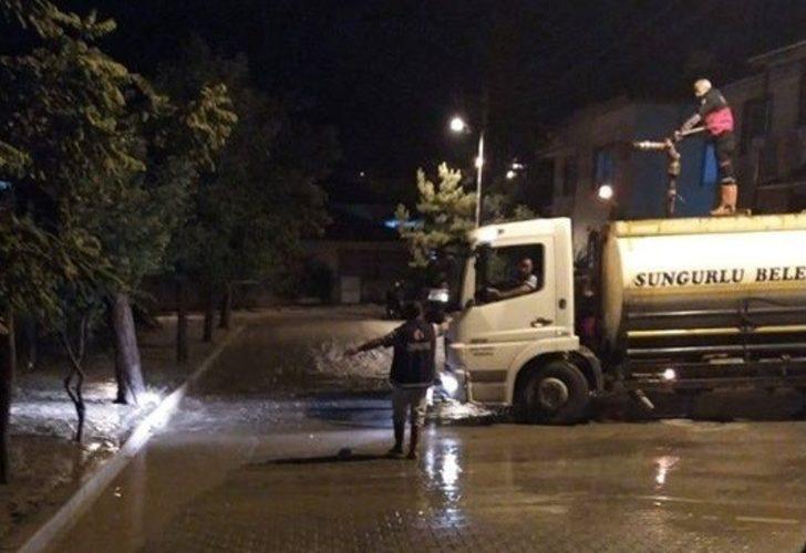 Belediye ekipleri su baskınları ile mücadele ediyor G4