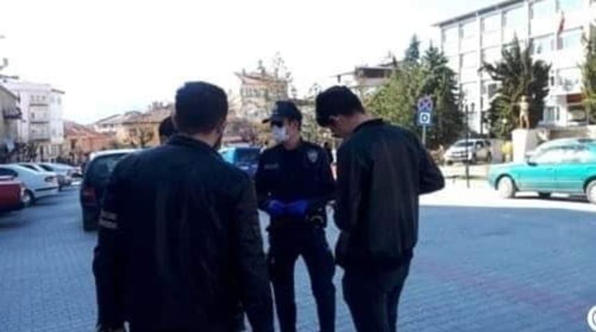 Emet&rsquo;te maske kullanmayan 12 kişiye 4 bin 704 TL para cezası