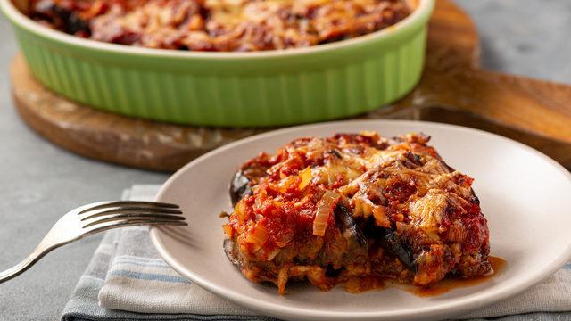 Musakka tarifi: Lokanta usulü patlıcan musakka yapımı 