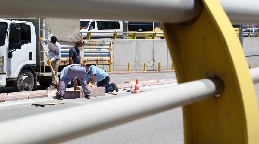 Aksaray&rsquo;da trafik g&uuml;venliği i&ccedil;in ferforjeler değişiyor
