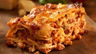 Lazanya tarifi en orijinal haliyle karşınızda! Parmaklarınızı yiyeceksiniz