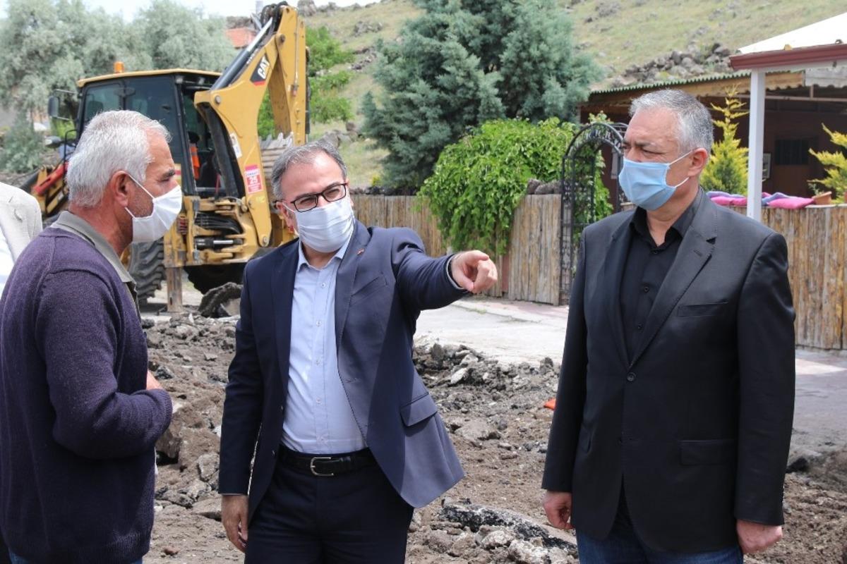 &Ouml;zdoğan, "Hacılar&rsquo;ın d&ouml;rt bir yanında gayretle &ccedil;alışıyoruz"