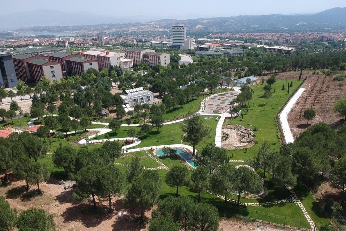 700 farklı t&uuml;re ev sahipliği yapan botanik bah&ccedil;e ziyarete a&ccedil;ıldı