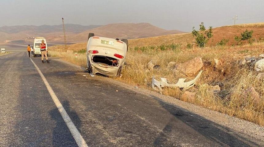 Siirt&rsquo;te kontrolden &ccedil;ıkan ara&ccedil; takla attı: 2 yaralı