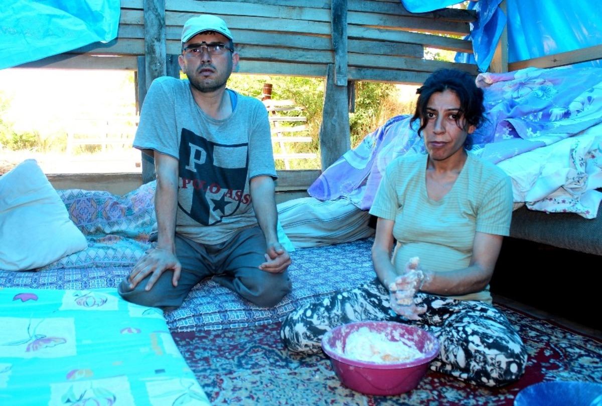 &Ccedil;adırda yaşayan engelli &ccedil;iftin yaşam m&uuml;cadelesi