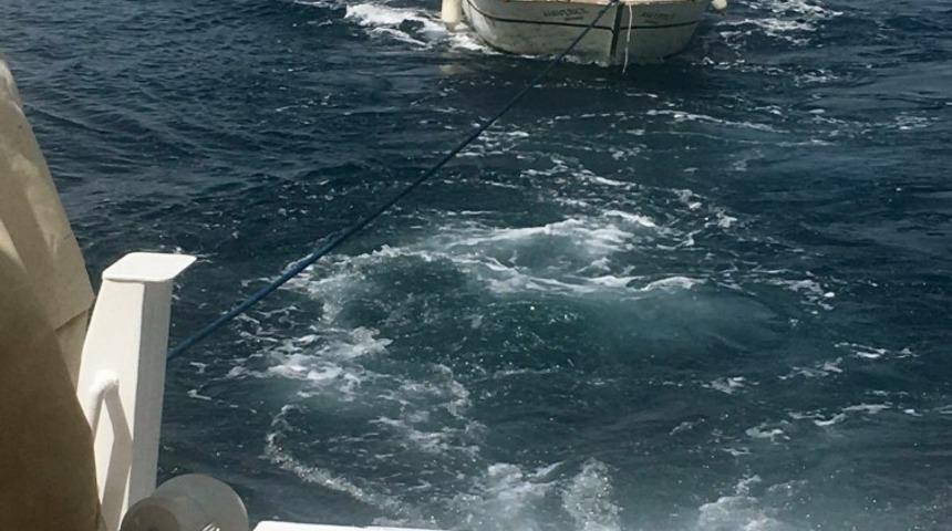 Motoru arızalanan balıkçı teknesi kurtarıldı