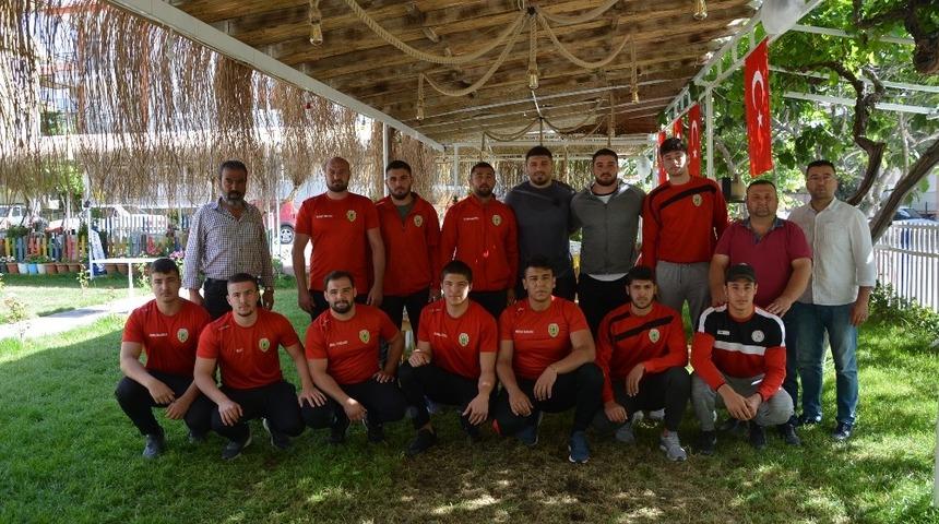 Korkutelili pehlivanlar antrenmanlarını bırakmadı