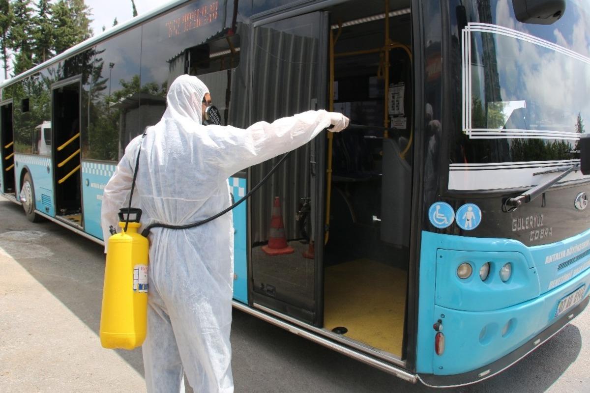 Toplu ulaşım ara&ccedil;larında dezenfekte s&uuml;r&uuml;yor