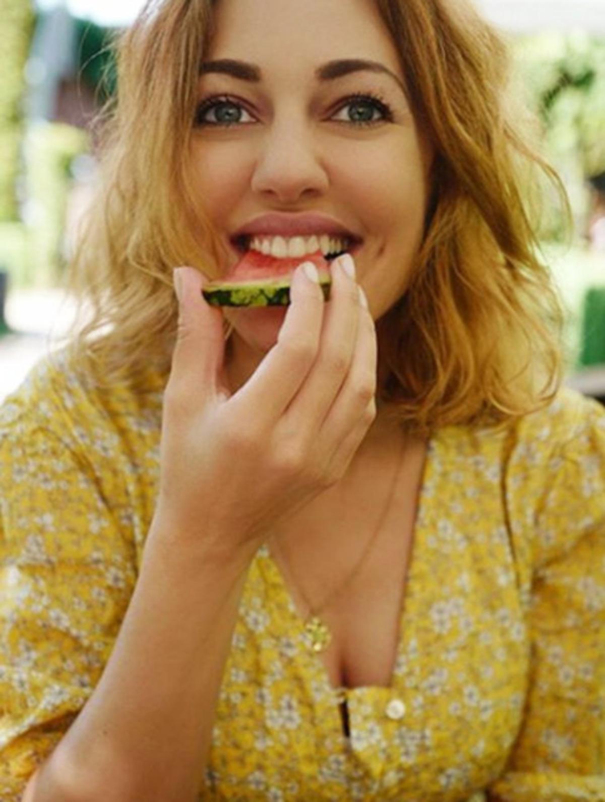 Meryem Uzerli'nin karpuz keyfi