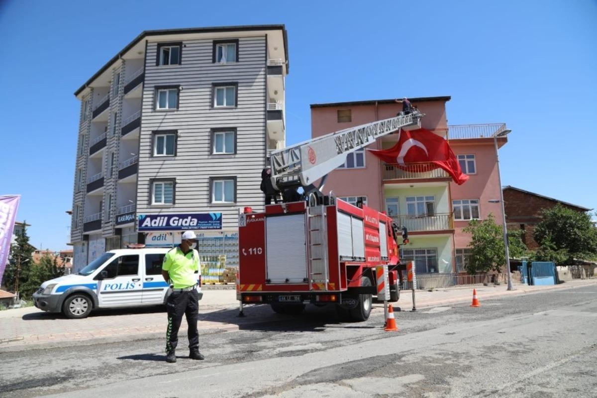 Başkan G&uuml;der&rsquo;den şehit ailesine taziye ziyareti