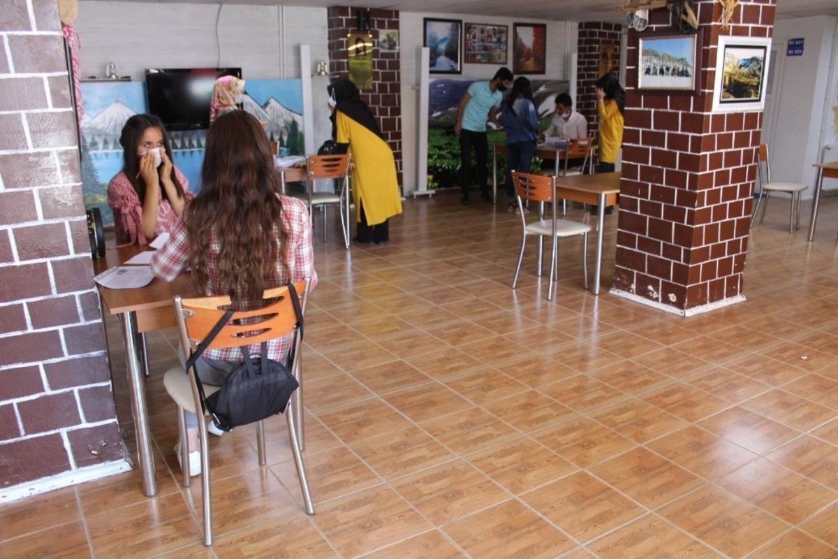 Şemdinli Belediyesinden &ouml;ğrencilere destek