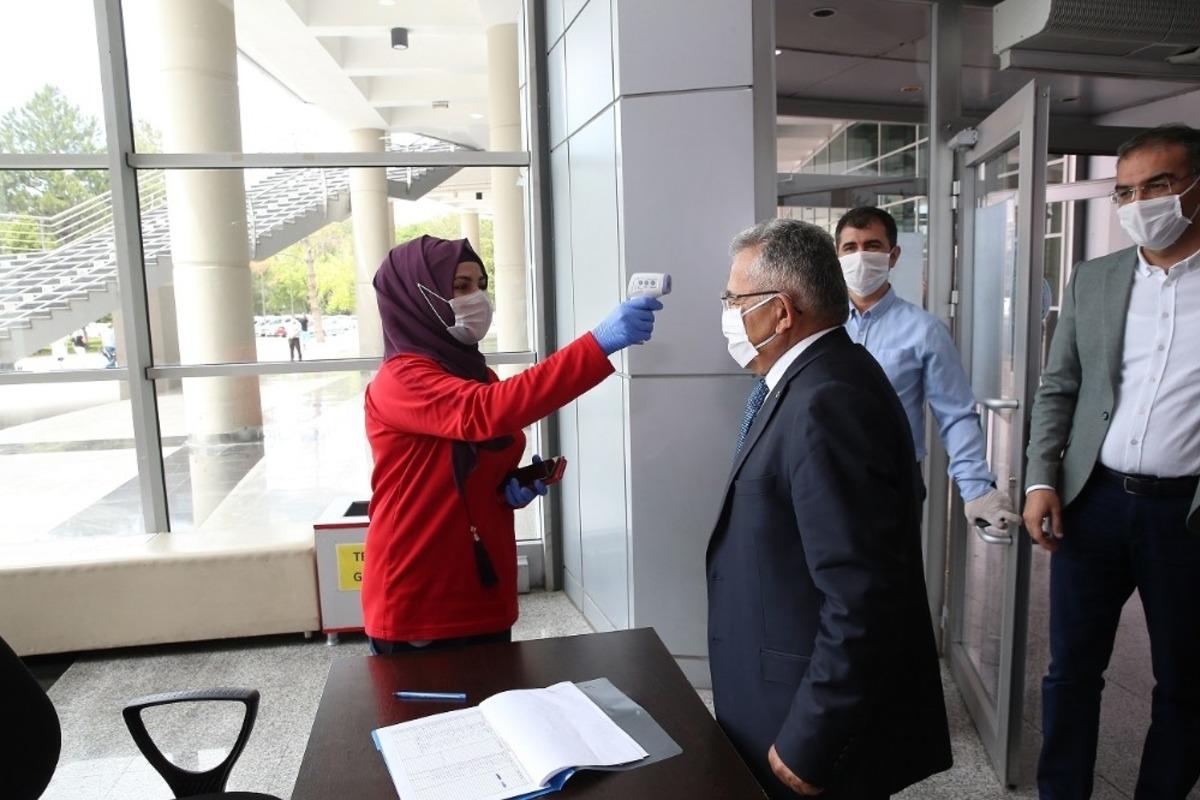 Başkan B&uuml;y&uuml;kkılı&ccedil;, Spor A.Ş.&rsquo;ye bağlı spor salonlarında incelemelerde bulundu