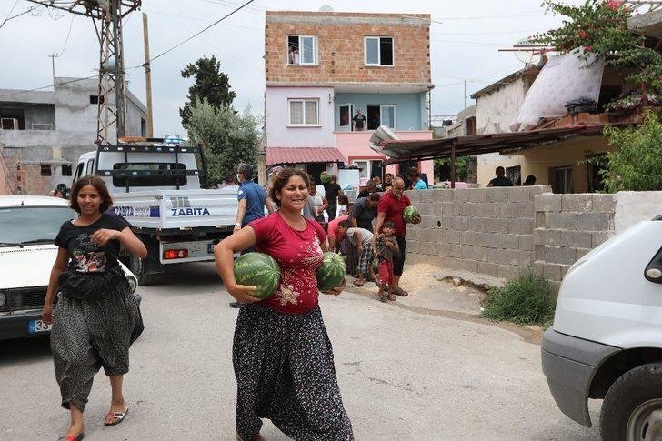 Hayırsever vatandaştan ihtiyaç sahiplerine bin adet karpuz G1