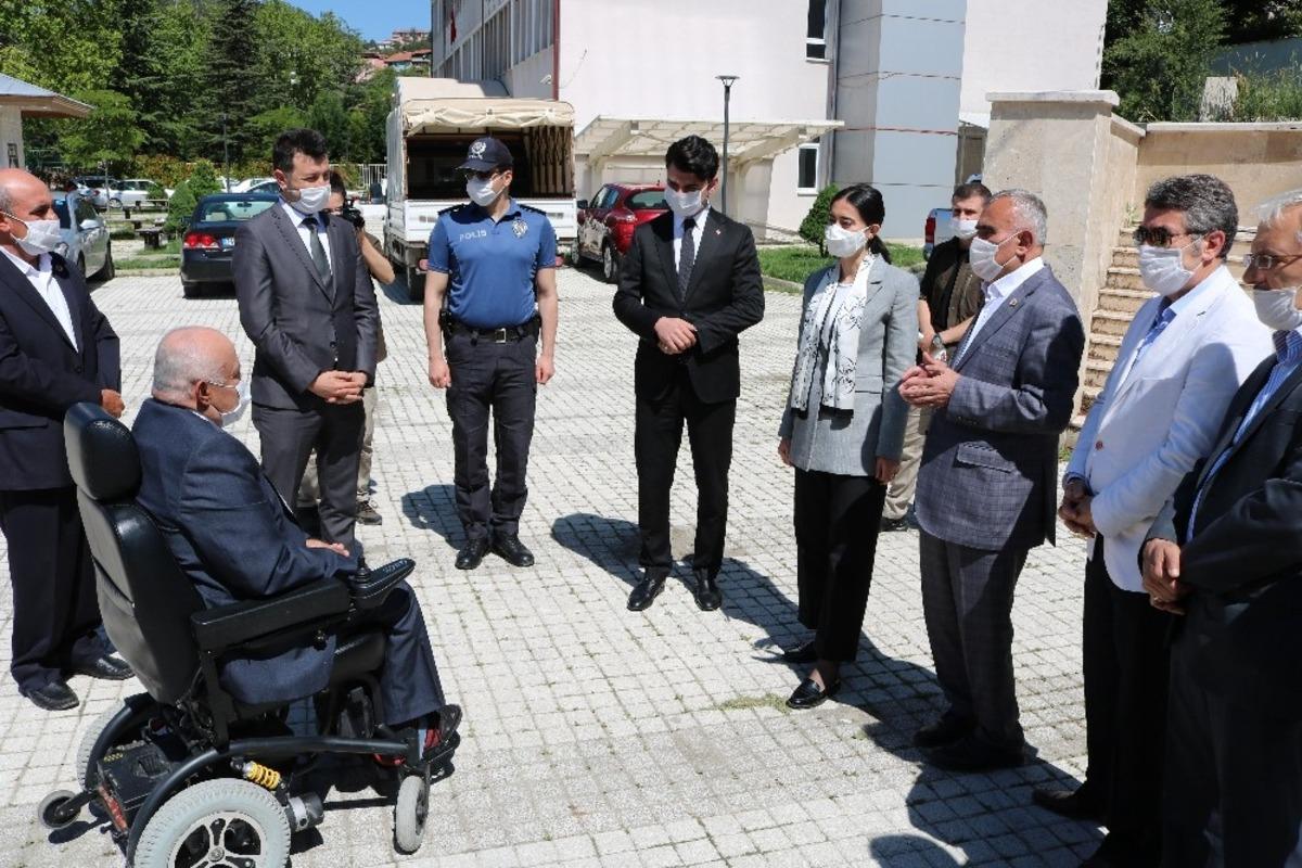 Vefa Sosyal Destek Grubuna "Ahde Vefa" yardımı