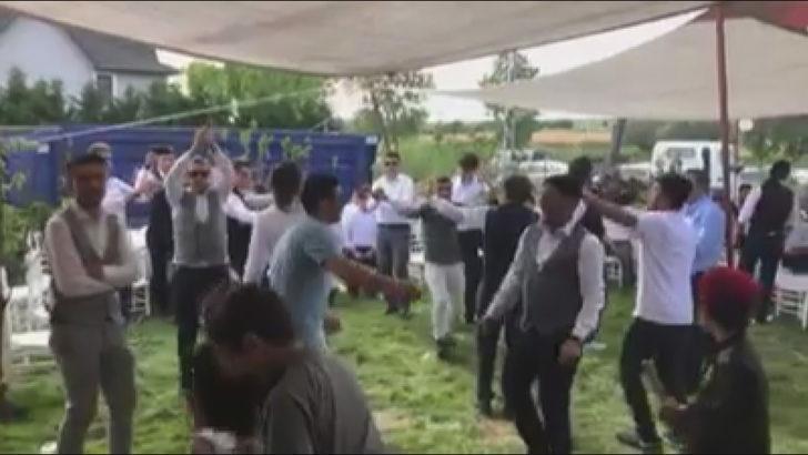 Koronavirüse aldırış etmediler, düğün yapıp eğlendiler G1