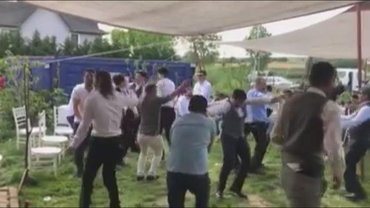 Koronavirüse aldırış etmediler, düğün yapıp eğlendiler G3