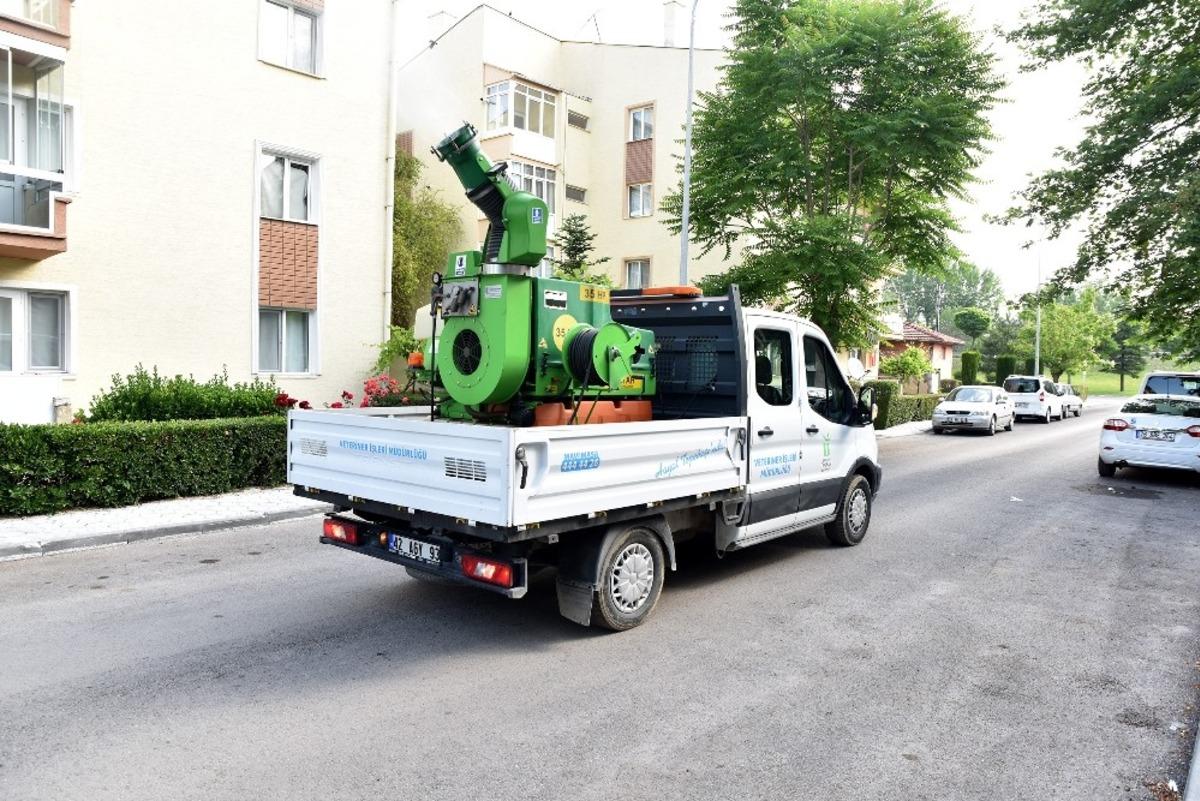 Sinek ila&ccedil;laması devam ediyor