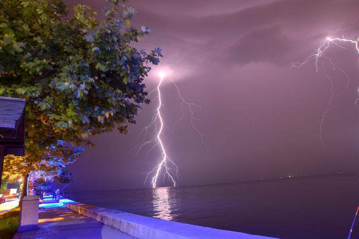 Gölcük'te ürküten görüntü! 7 şimşek aynı karede G2
