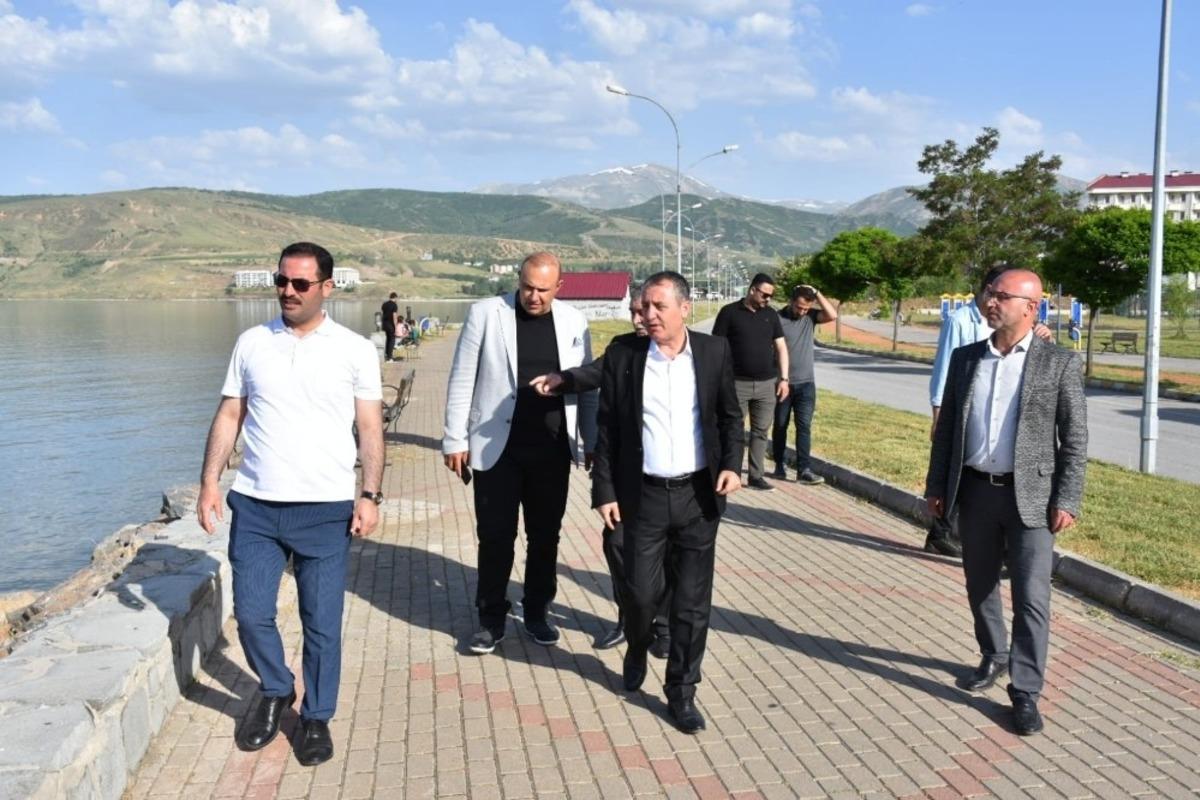 Başkan Geylani: &ldquo;Projelerimizi hayata ge&ccedil;iriyoruz&rdquo;