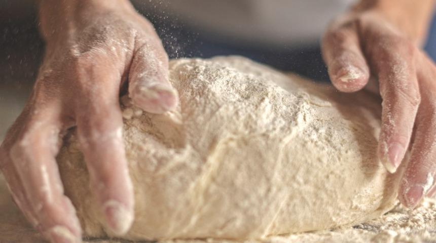 Bu pişiler hi&ccedil; yağ &ccedil;ekmiyor! Pişi par&ccedil;alarını ayırırken...