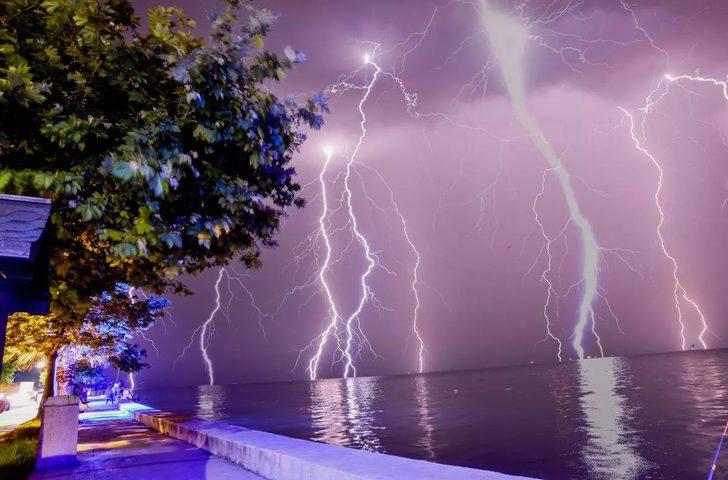 Gölcük'te ürküten görüntü! 7 şimşek aynı karede G5