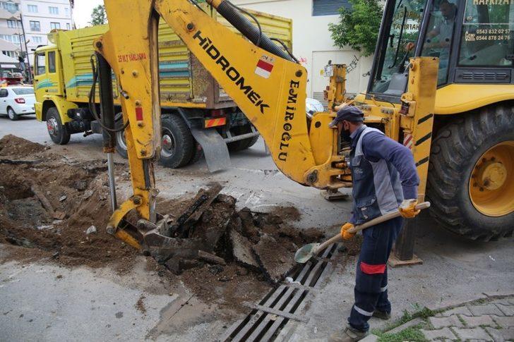 Yağışlar nedeniyle tıkanan rögarlar yenileniyor G4