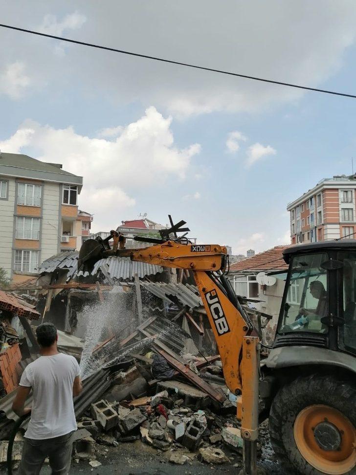 Eyüpsultan’da metruk binaların yıkımı devam ediyor G2