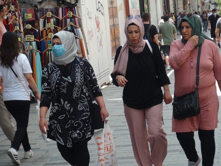 Taksim'de pes dedirten manzara! Uyarılara rağmen umursamadılar G2