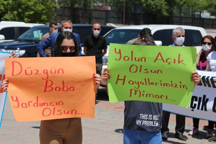 Tuncelililer gözyaşlarıyla uğurladı, Vali Tuncay Sonel ağlayarak veda etti G2