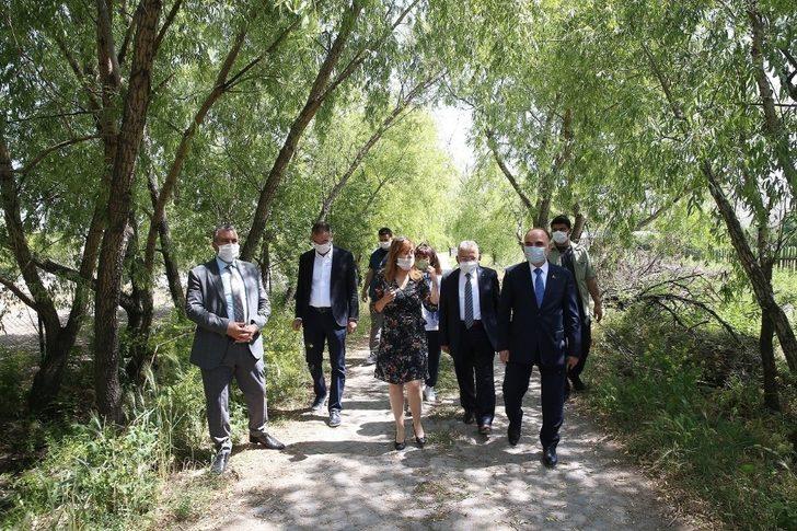 Başkan Büyükkılıç, Vali Günaydın ile birlikte Kayseri’nin Faruk Molu’yu ziyaret etti G2