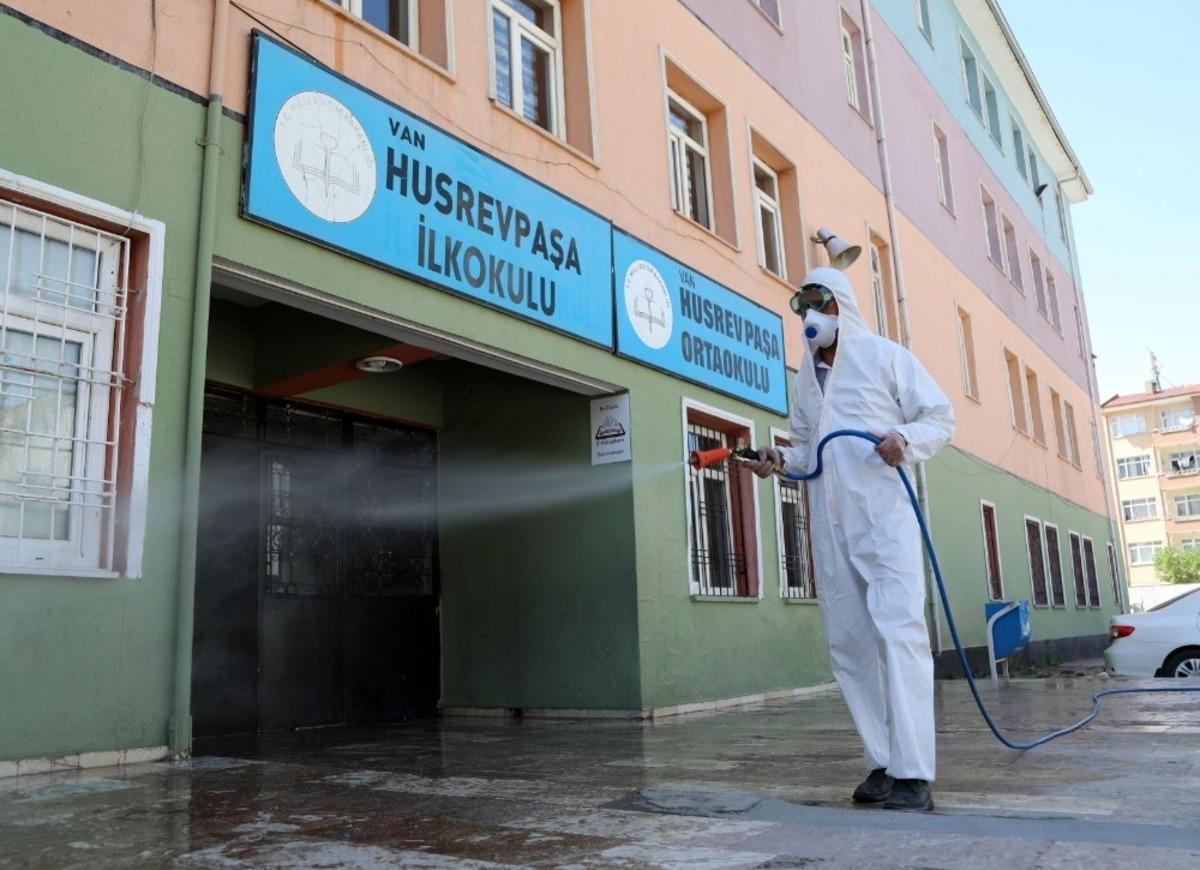 Van&rsquo;da LGS &ouml;ncesi okullar dezenfekte ediliyor