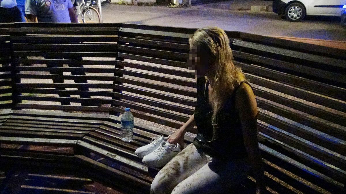 Irmakta intihara kalkışan kadını, suya atlayıp kurtardı