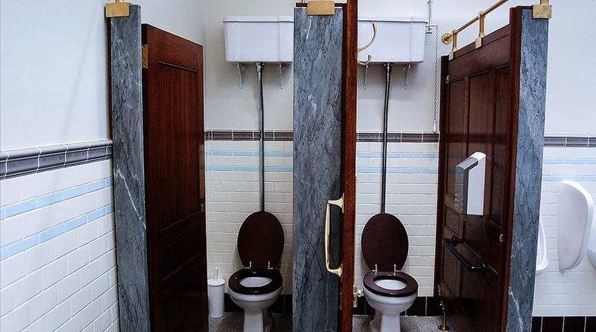 Sifon çekmek koronavirüsün havada yayılmasına neden oluyor