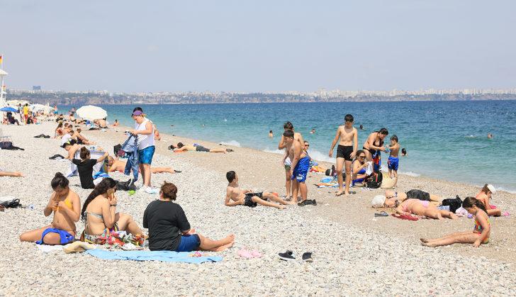 Antalya'da maske ve sosyal mesafe unutuldu G1