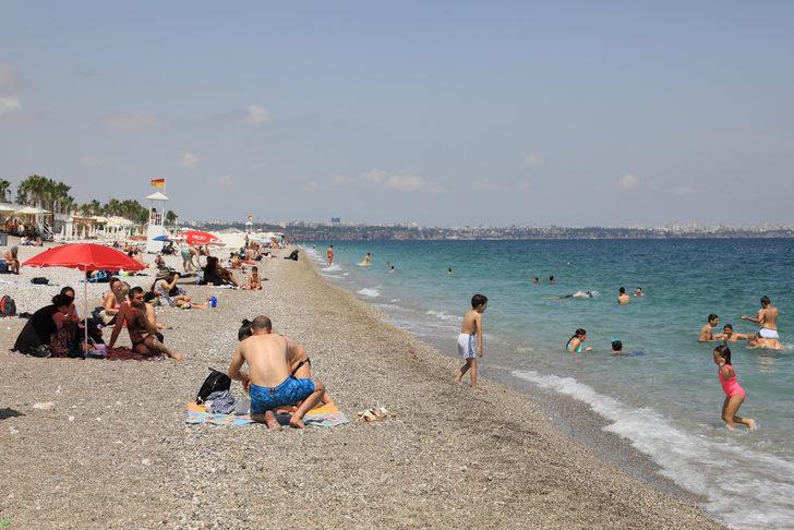 Antalya'da maske ve sosyal mesafe unutuldu G2