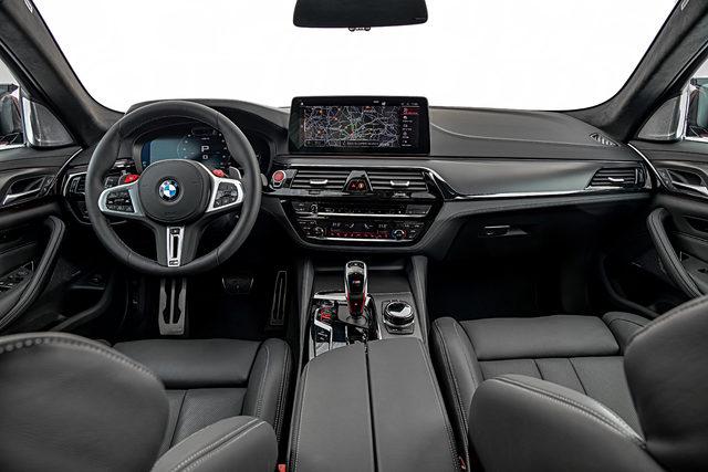 BMW M5 kokpit