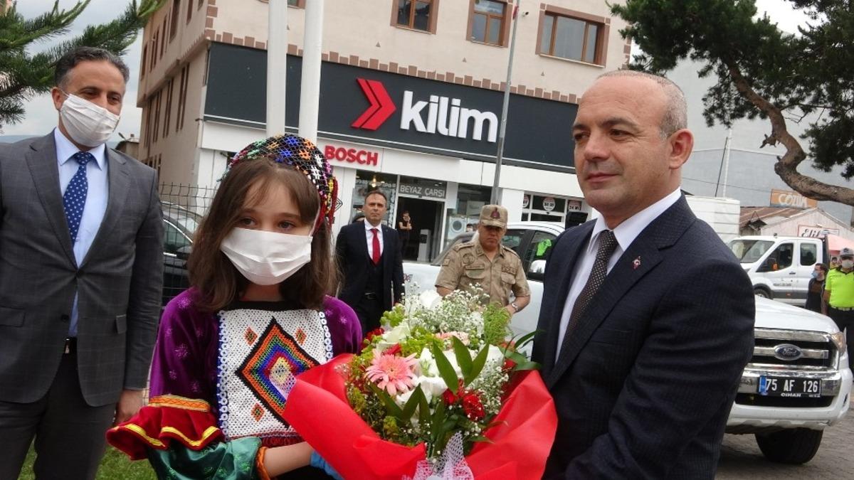 Vali &Ouml;ner g&ouml;reve başladı