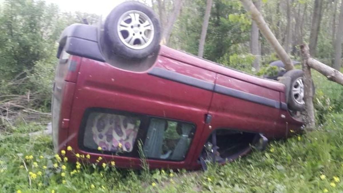 Daday&rsquo;da yoldan &ccedil;ıkan kamyonet takla attı